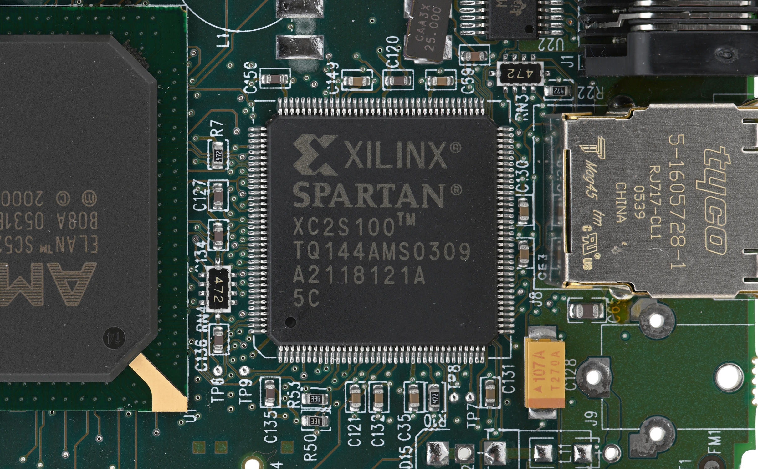 Xilinx XC2S100 FPGA